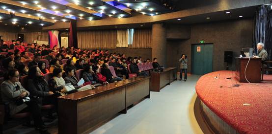 我校图书馆全体员工聆听北京大学王子舟教授讲座