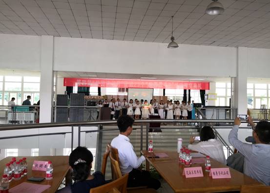 说明: D:\图书馆工作\5月25日第四届“校园读书月”暨第23个“世界读书日”活动颁奖典礼\IMG_20180525_145650.jpg