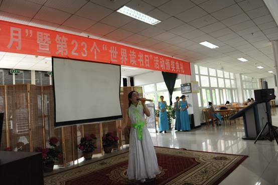 说明: D:\图书馆工作\5月25日第四届“校园读书月”暨第23个“世界读书日”活动颁奖典礼\相机删减版\DSC_8457.JPG