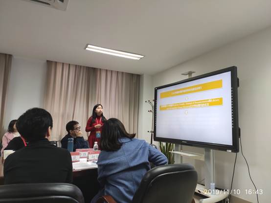 说明: C:\Users\admin\Desktop\图4：我馆馆员、南开大学在读博士生彭亮作交流报告.jpg