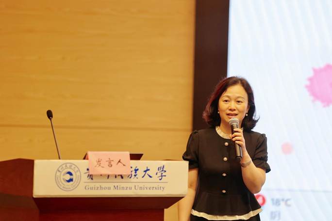 图8图书馆副馆长龚剑作交流发言
