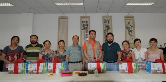 http://lib2.gzmu.edu.cn/news/我校图书馆举办退休馆员欢送会.jpg