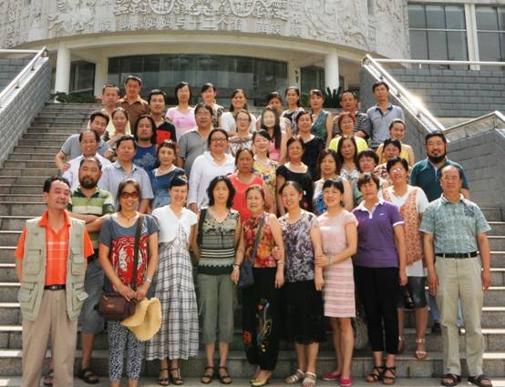 http://lib2.gzmu.edu.cn/news/图书馆举办退休馆员欢送会合影.jpg