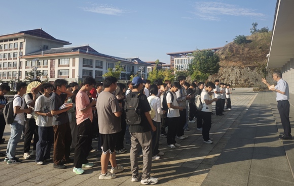 图书馆圆满开展“阅界探险家·探知圕世界”2026级​新生沉浸式入馆教育学习体验活动